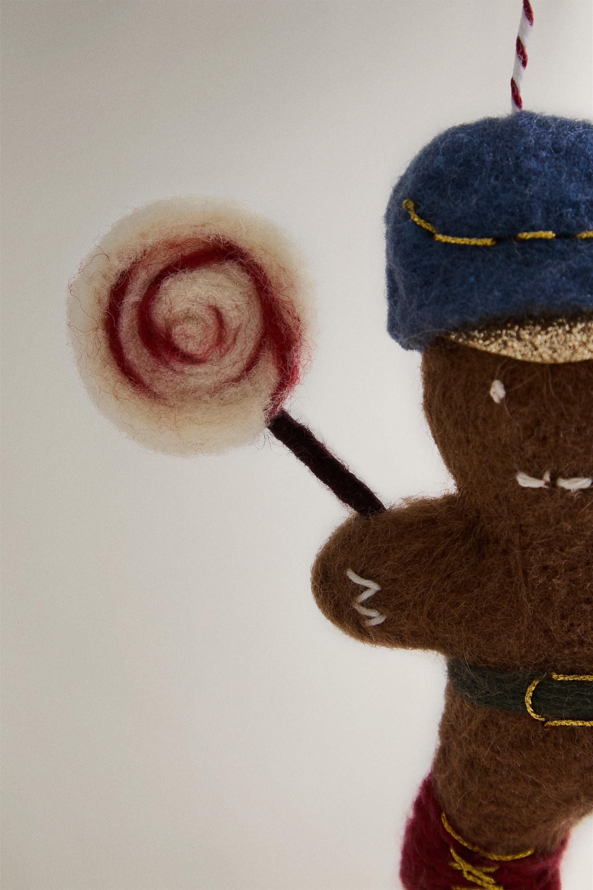 WOOL GINGERBREAD COOKIE CHRISTMAS TREE ORNAMENT